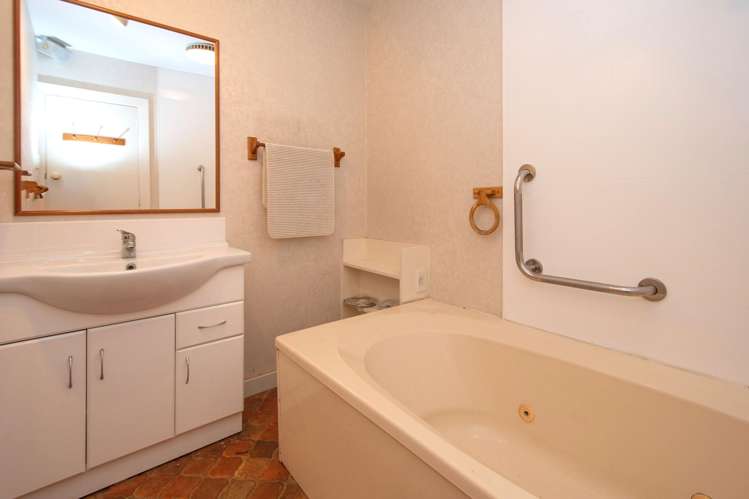 245 Breezes Road Aranui_9