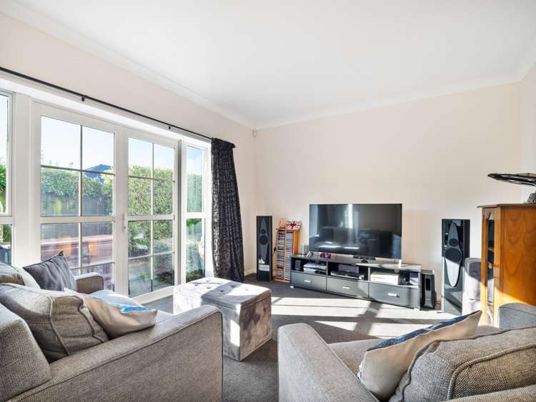 15 Sutton Place Dallington_8