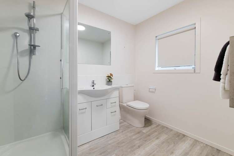 2/2 Pine Terrace Howick_11