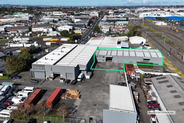 CBRE | Functional 959sqm Racked Warehouse