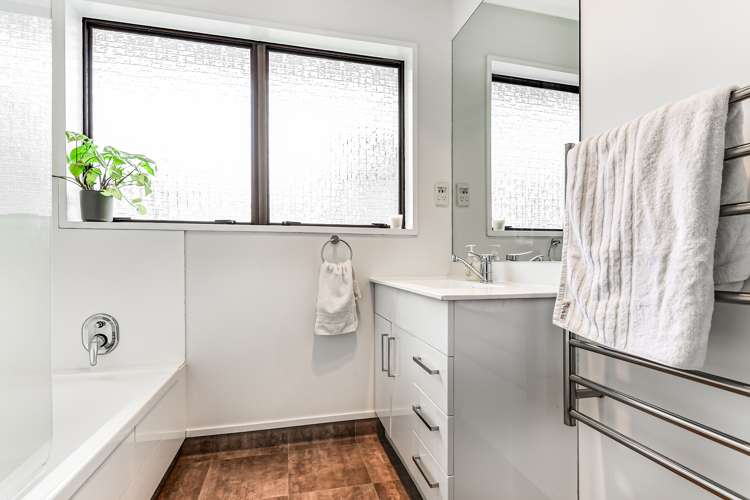 127 Amanda Avenue Dinsdale_12