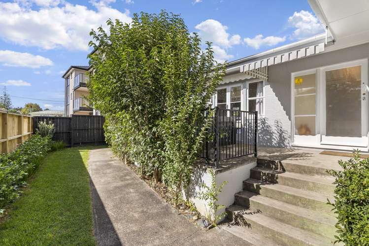 64 Yeovil Road Te Atatu Peninsula_1