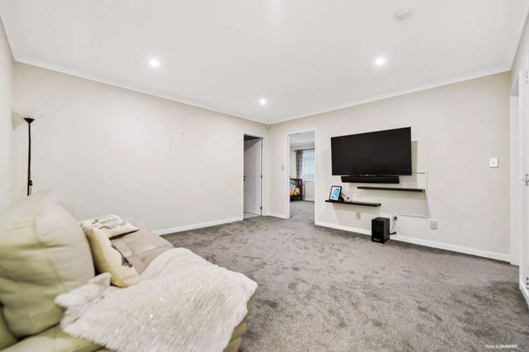 19 Castlebane Drive Flat Bush_9