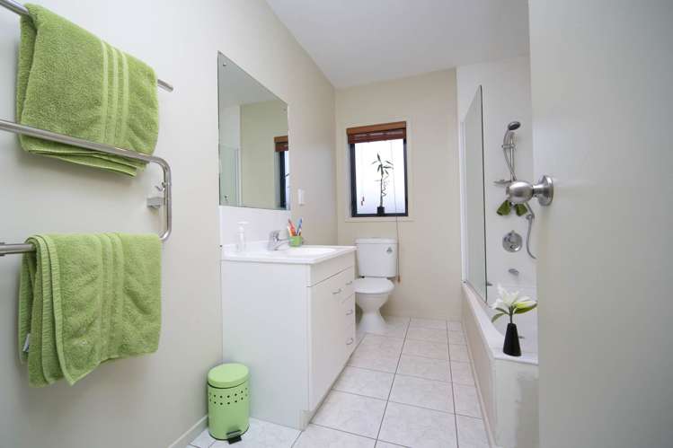 13 Woodbank Drive Glen Eden_9