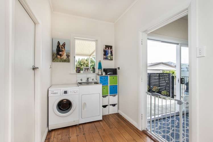 2 Riverbend Road Onekawa_14