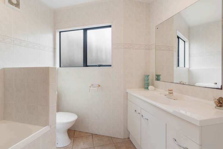 2/4 Mercury Lane Windsor Park_15