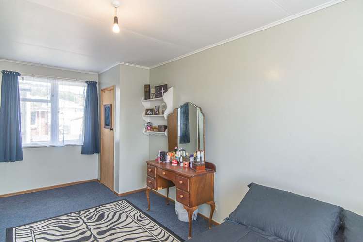 363 Warspite Avenue Waitangirua_18