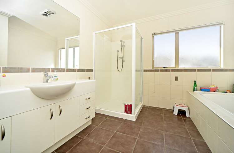 6 Zara Court Flat Bush_9