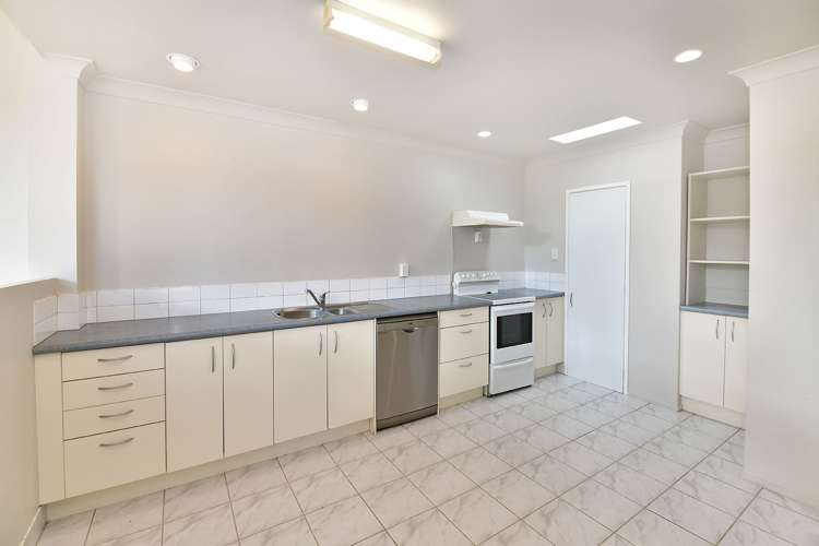 22 Amorino Drive Red Beach_10