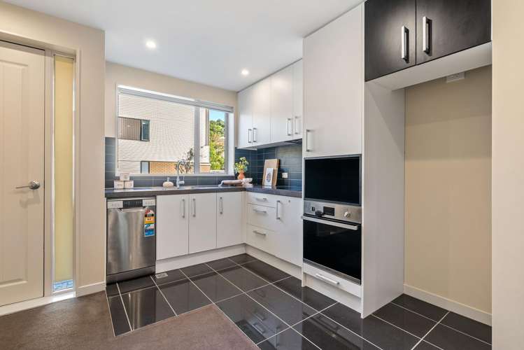 9/8 Thatcher Crescent Crofton Downs_6