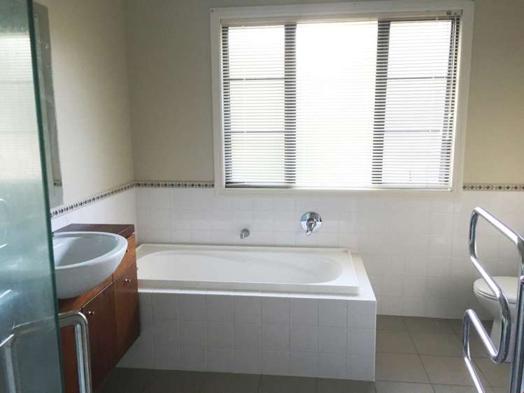 8 Villa Court Eastern Beach_13