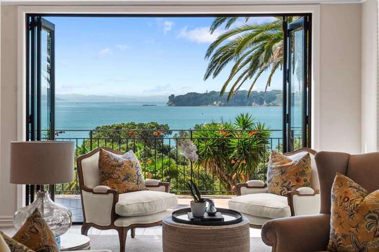 TV star Suzanne Paul sold 473 Riddell Road, in Auckland's Glendowie, in 2004, just before she went bankrupt. Photo / Supplied