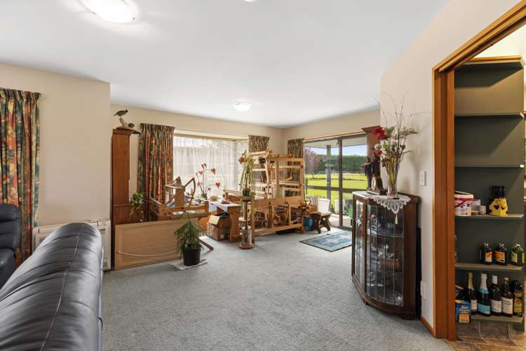 1600 Clintons Road_4