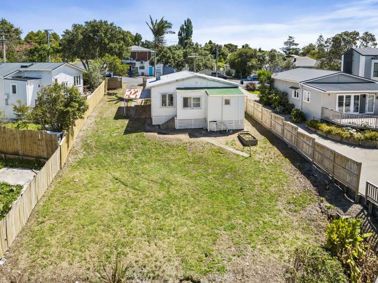 3 Queen Mary Avenue New Lynn_8