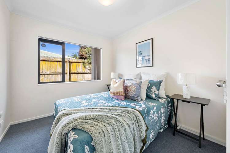 10B Falcarragh Crescent Flat Bush_16