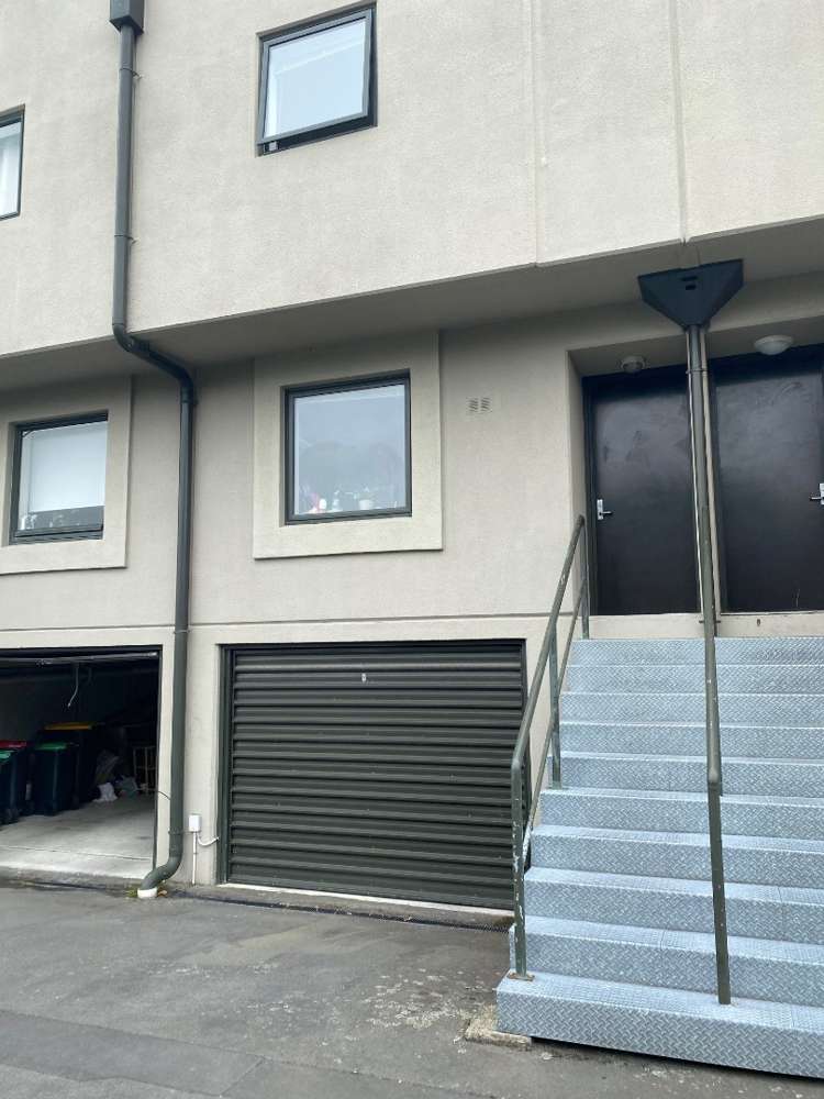 2/33 Winchester Street 10190_10