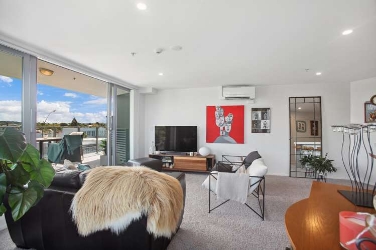 2A/84 Gunner Drive Te Atatu Peninsula_12