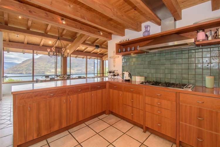 143 Wynyard Crescent Fernhill/Sunshine Bay_9