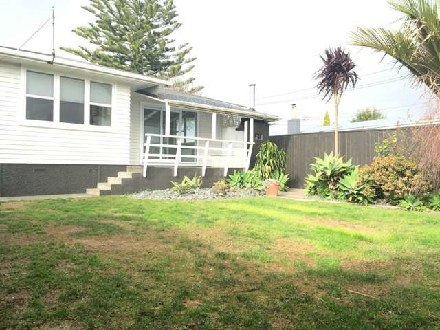 76 Gloria Avenue Te Atatu Peninsula_1