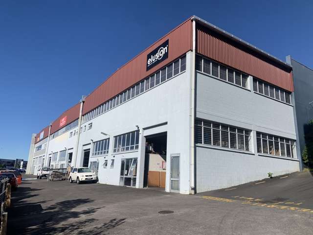 563 sq m Warehouse in Wairau