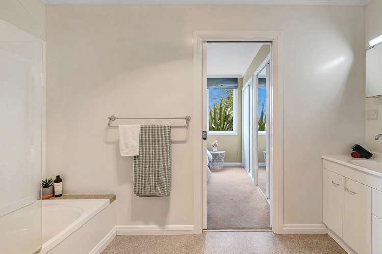 12a Aparangi Crescent Elsdon_12