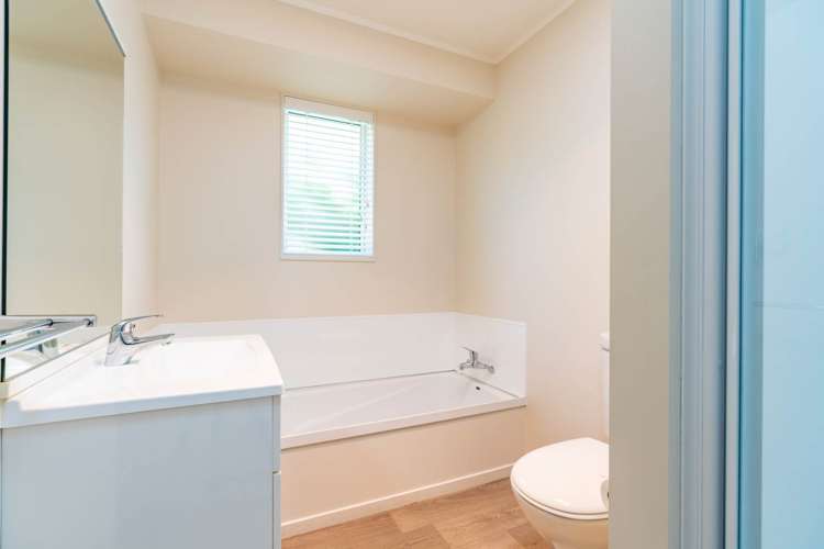 20 Taranga Road Langs Beach_12