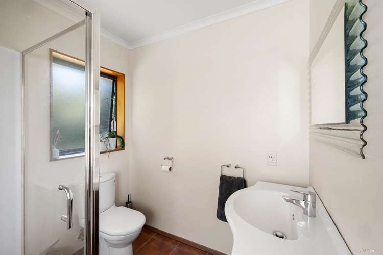 9 Awaroa Stream Drive Waiuku_12