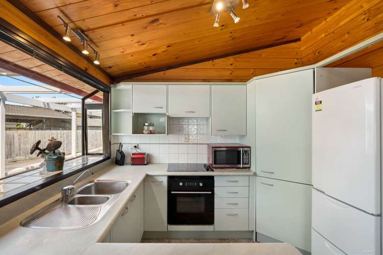 16 Sunningdale Street Wattle Downs_10