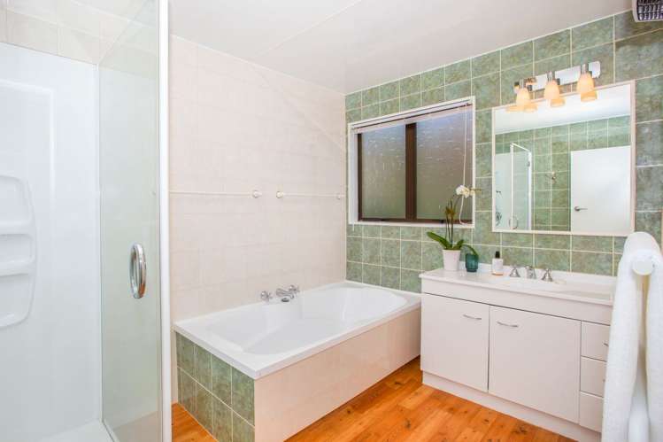 9 Langwell Place Papakowhai_16