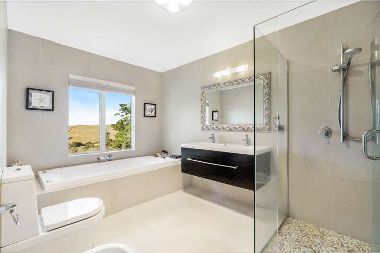 16 Fairhill Place Flat Bush_11