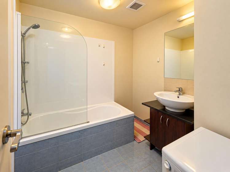 5L/17 Crown Lynn Place New Lynn_9