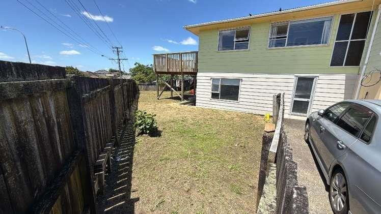 2/140 Metcalfe Road Ranui_1