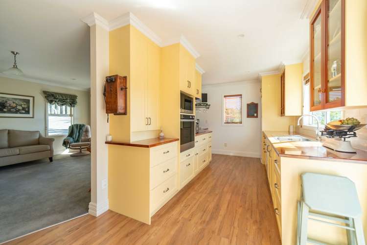 7 Banff Way Toi Toi_5