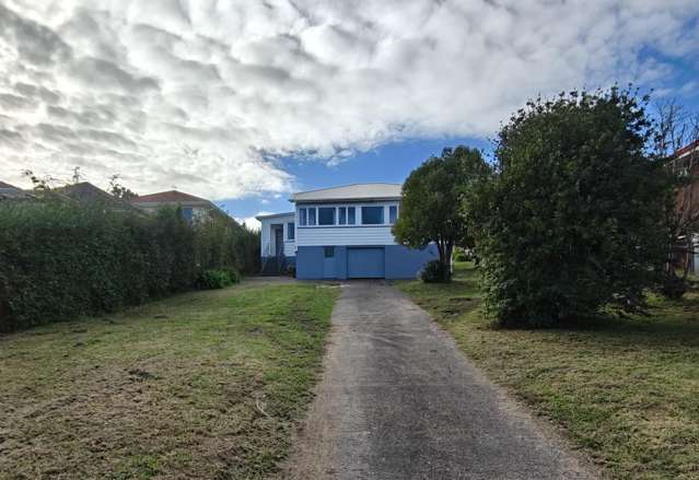 4 BEDROOMS PLUS STUDY ROOM HOUSE IN AVONDALE WITH NEW INTERNOR FULLY REFRESHED