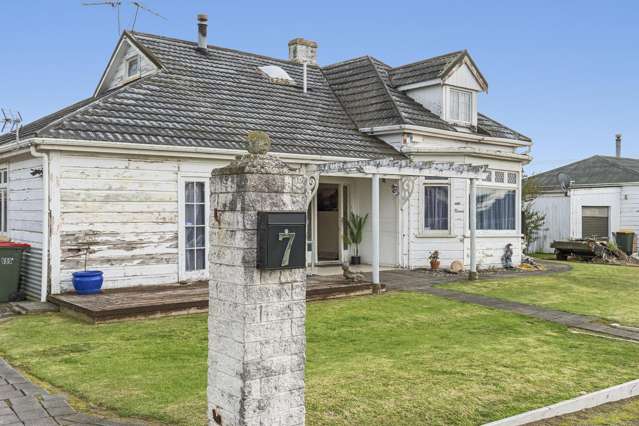 A GRANDE OLDE LADY - 1/4 ACRE SITE!