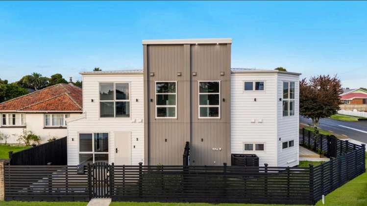 1-2/30 Carruth Road_1