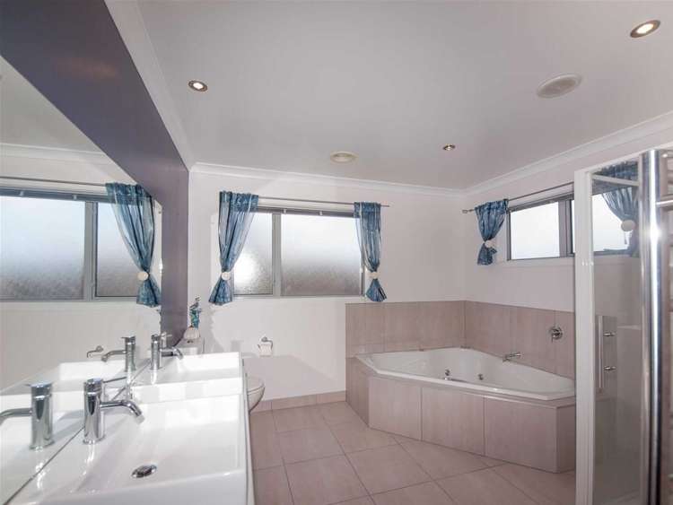 19 Yarnbrook Grove Churton Park_11