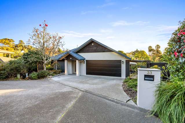 CLASSY, GORGEOUS FAMILY LIVING IN TITIRANGI!
