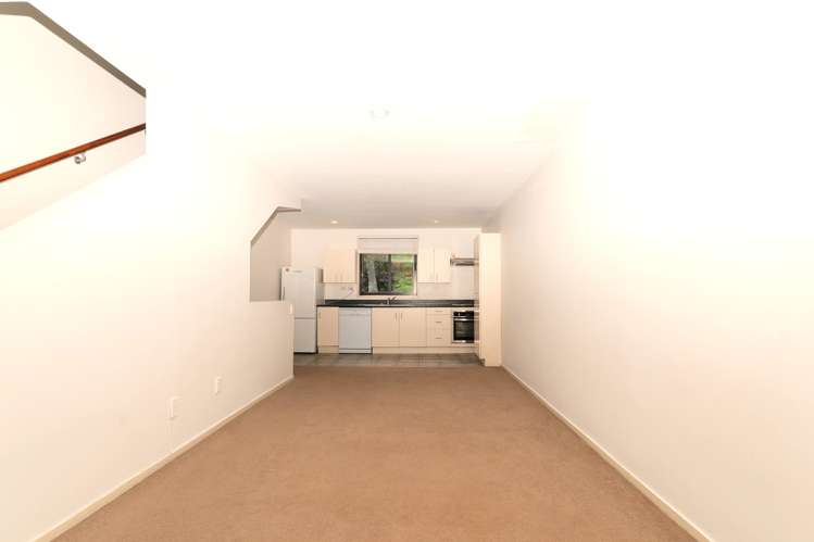 2/27 Rossmay Terrace Mount Eden_3