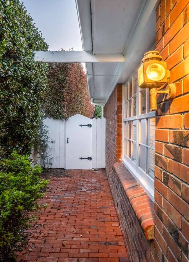 8 Pleasant Place Mellons Bay_4