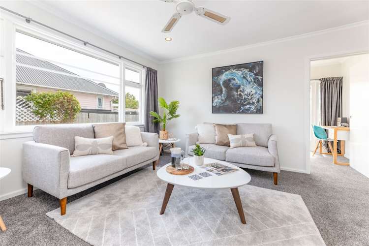 215 Breezes Road Aranui_5