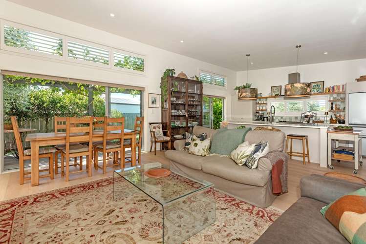 6 Ferris Crescent Wainui_8