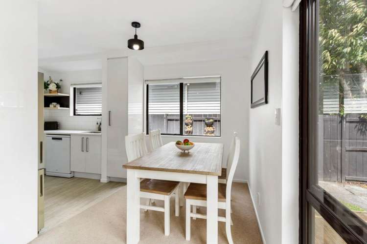 1/10 Clinton Avenue Te Atatu Peninsula_5