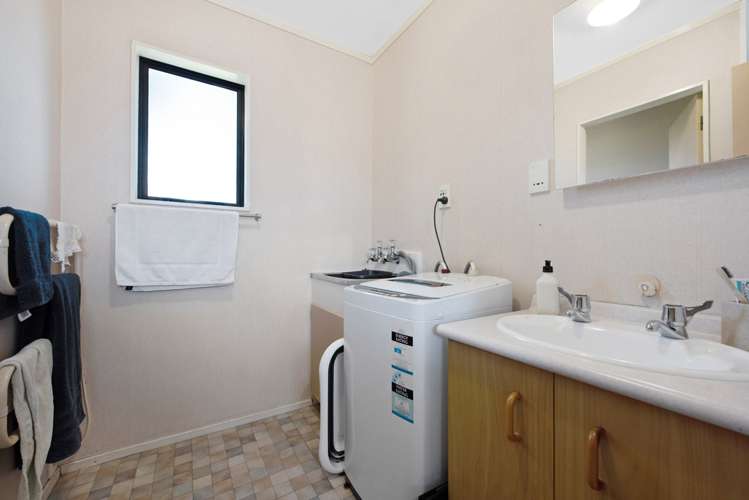 68 Kauri Street Miramar_23