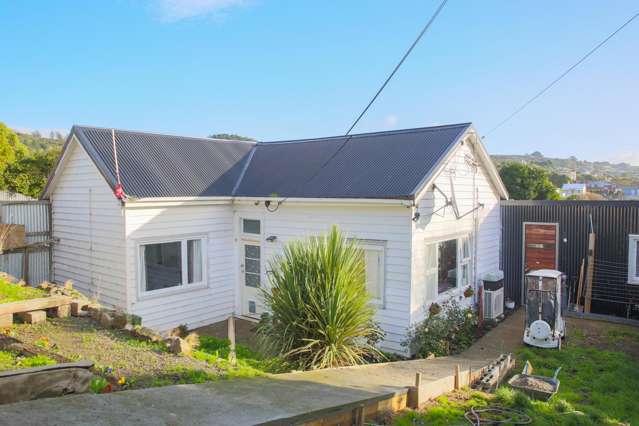 Charming Cottage Retreat in Bluff