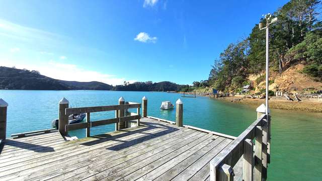 219-222/DP7675 Bon Accord Harbour Kawau Island_1