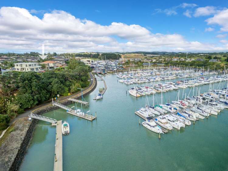 81 Pine Harbour Parade Beachlands_35