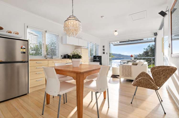 70 Burrell Road Oneroa_12