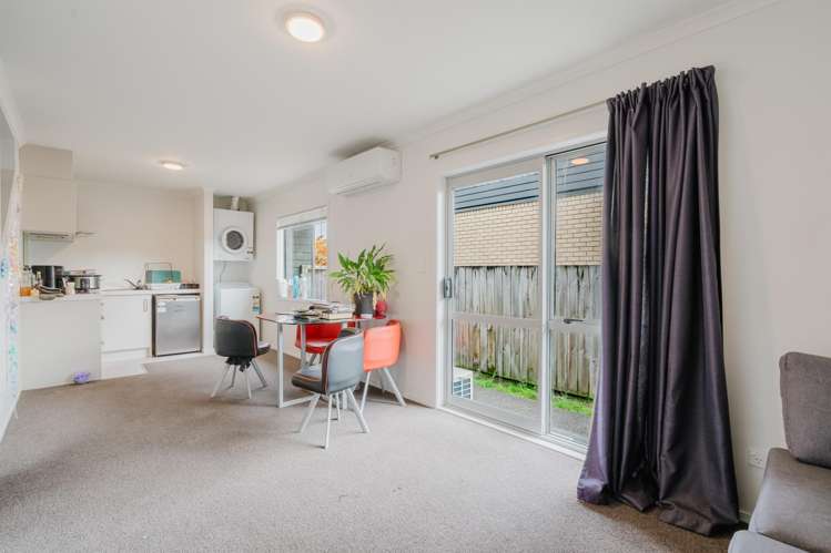 2/52 Helena Road_1