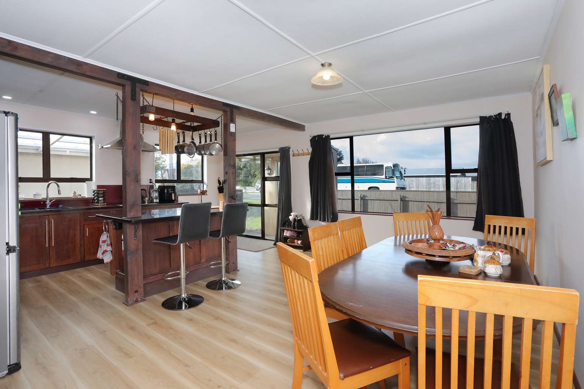 158 High Street Bulls_0